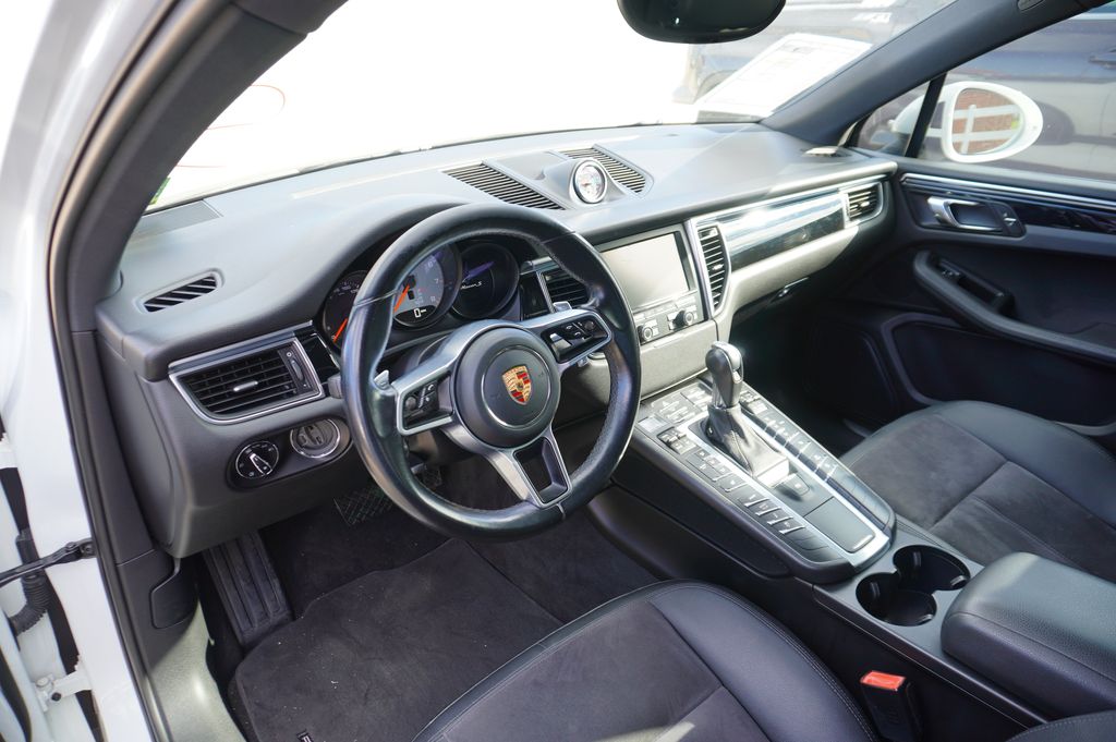 2015 Porsche Macan S photo 3