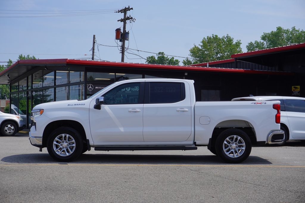 2022 Chevrolet Silverado 1500 LT photo 4