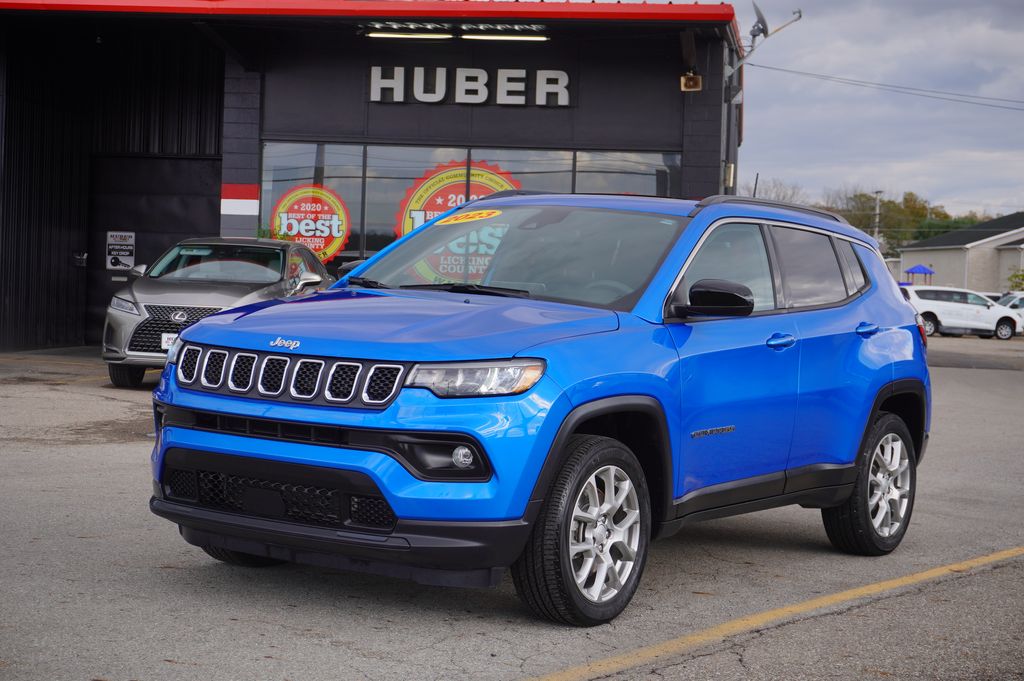 2023 Jeep Compass Latitude Lux photo 2