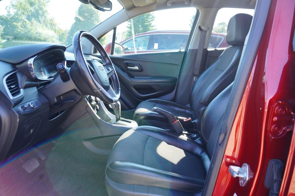 2021 Chevrolet Trax LT photo 2