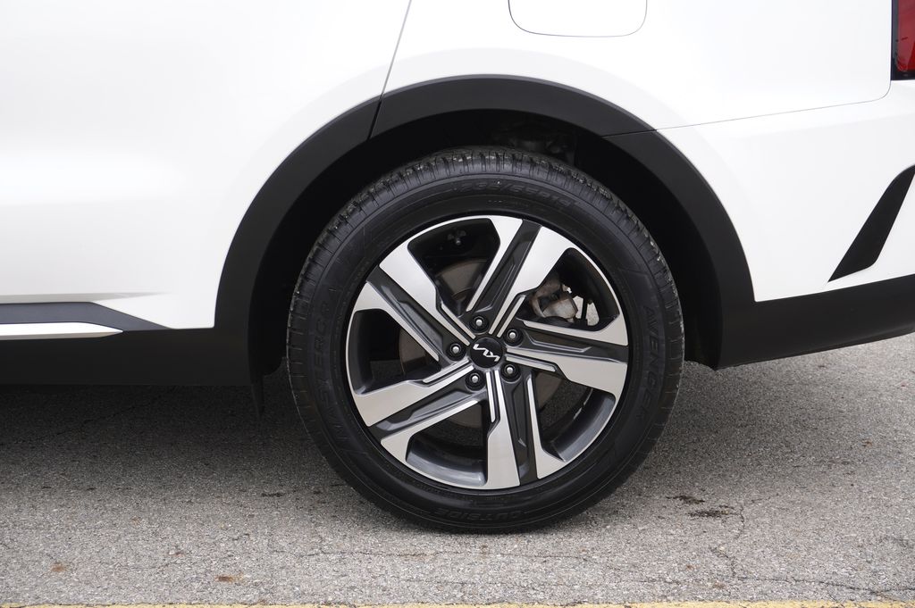 used 2022 Kia Sorento Hybrid car, priced at $25,778