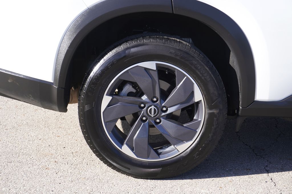 used 2024 Nissan Rogue car, priced at $18,221