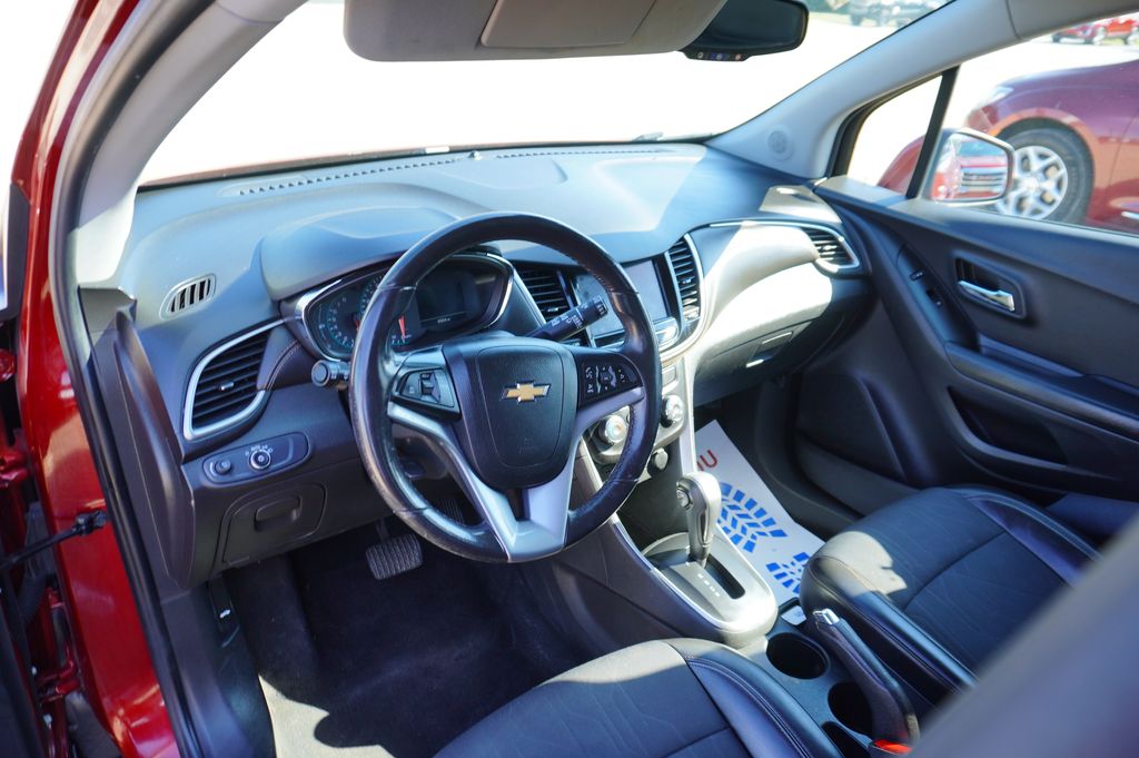 2021 Chevrolet Trax LT photo 3
