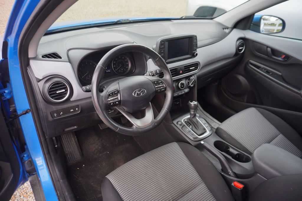 2020 Hyundai Kona SEL photo 3