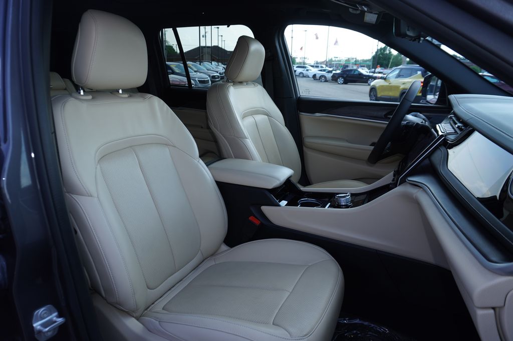 used 2022 Jeep Grand Cherokee 4xe car, priced at $28,134