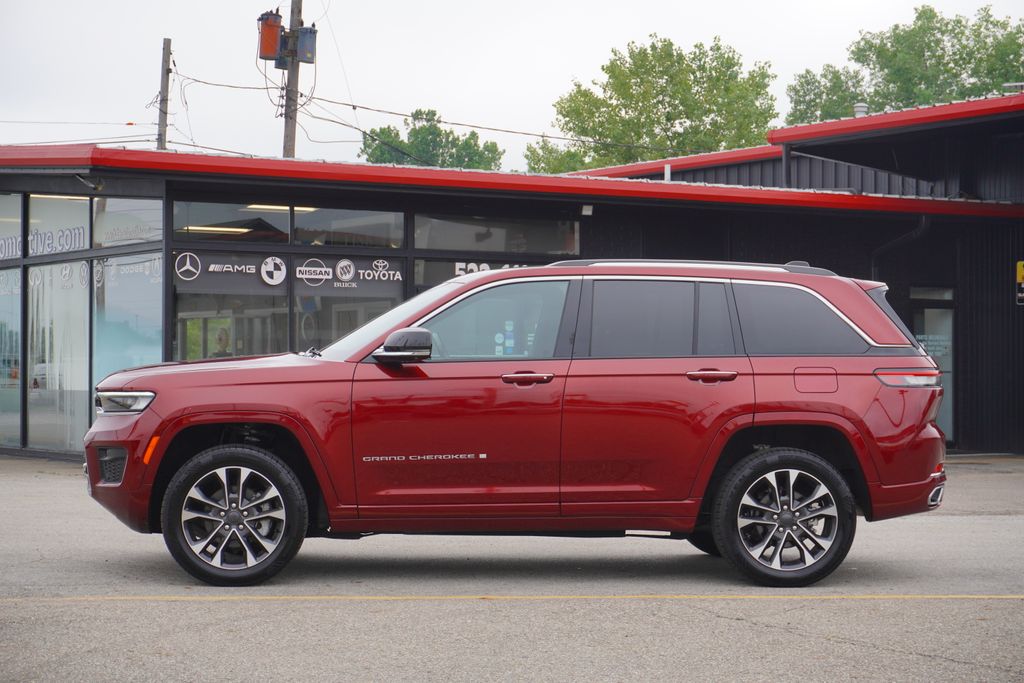 2023 Jeep Grand Cherokee Overland photo 4