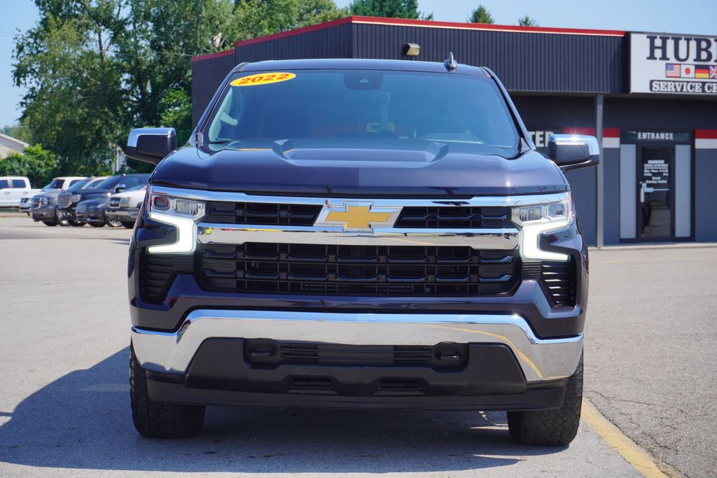 2022 Chevrolet Silverado 1500 LT photo 2