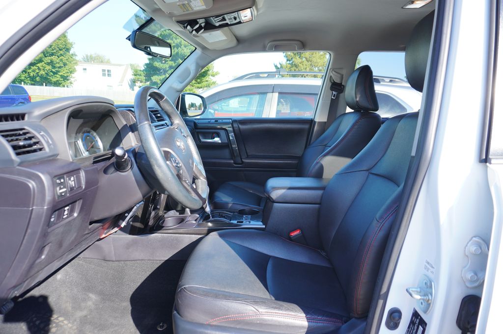 2016 Toyota 4Runner SR5 Premium photo 3