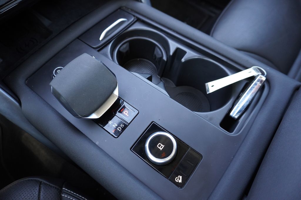 used 2024 Land Rover Discovery car, priced at $31,065