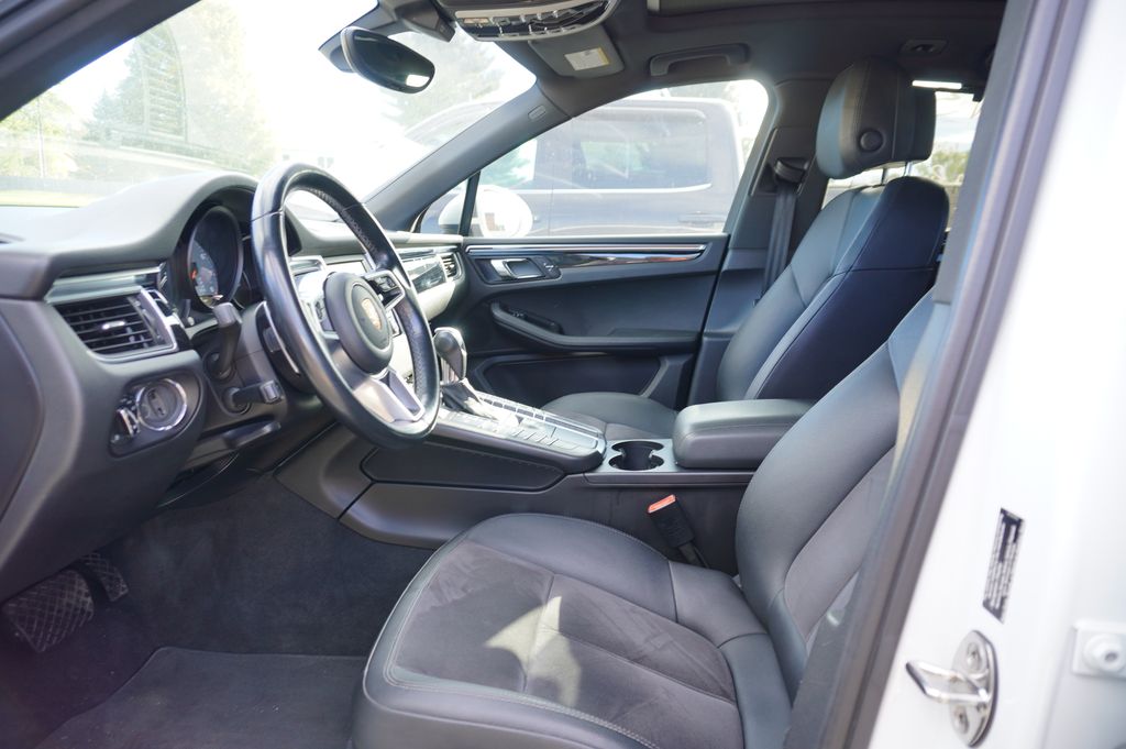 2015 Porsche Macan S photo 2