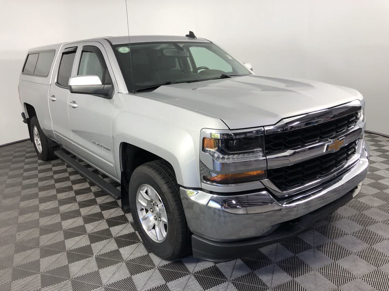 2019 Chevrolet Silverado 1500 LT photo 2