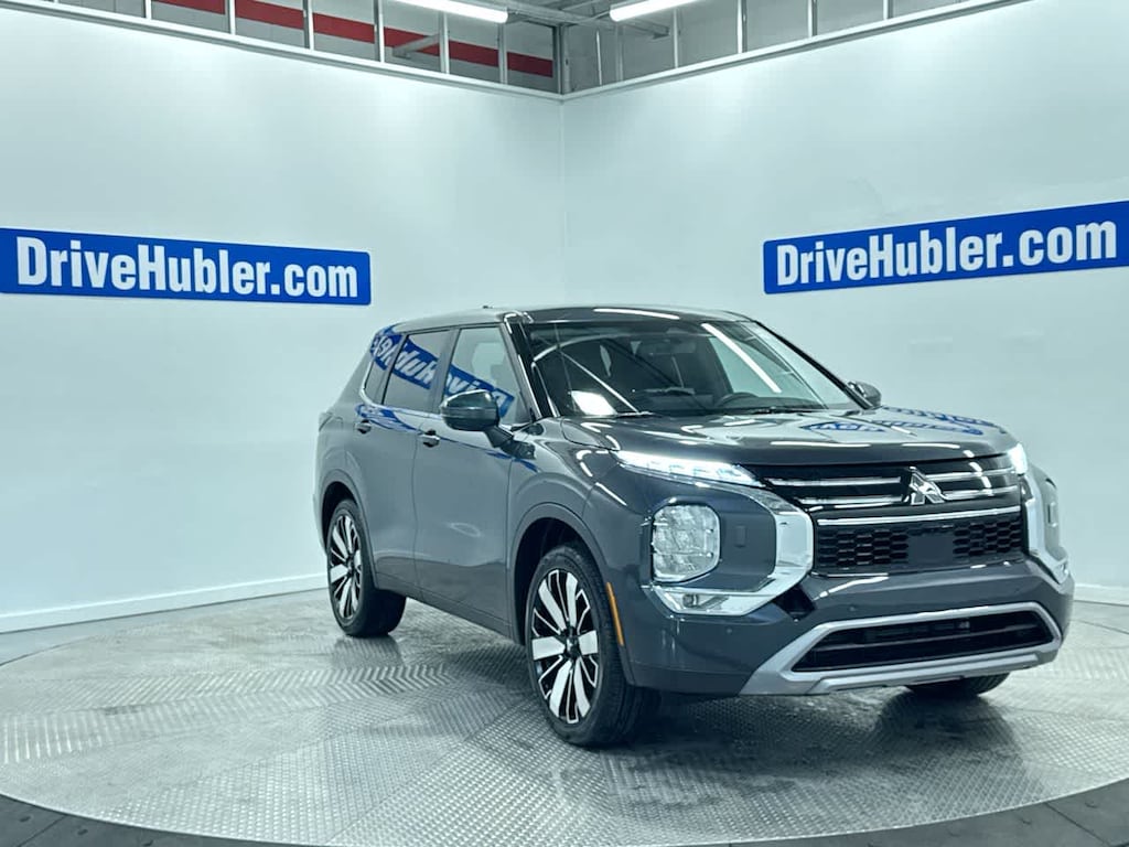 Used 2025 Mitsubishi Outlander SE SUV