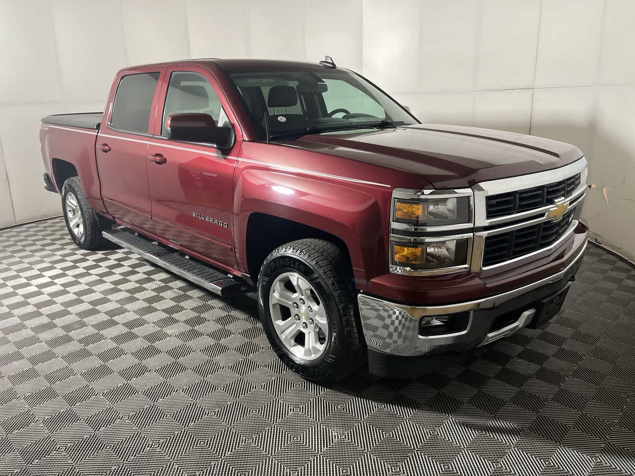 2015 Chevrolet Silverado 1500 LT photo 2