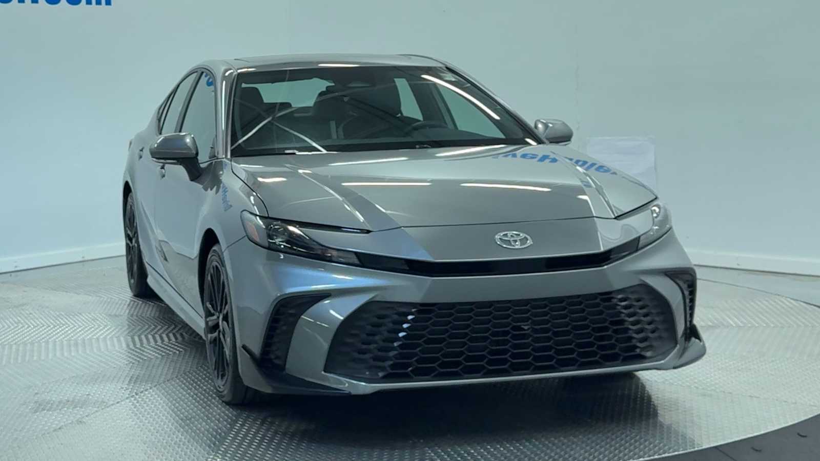 2025 Toyota Camry SE photo 2