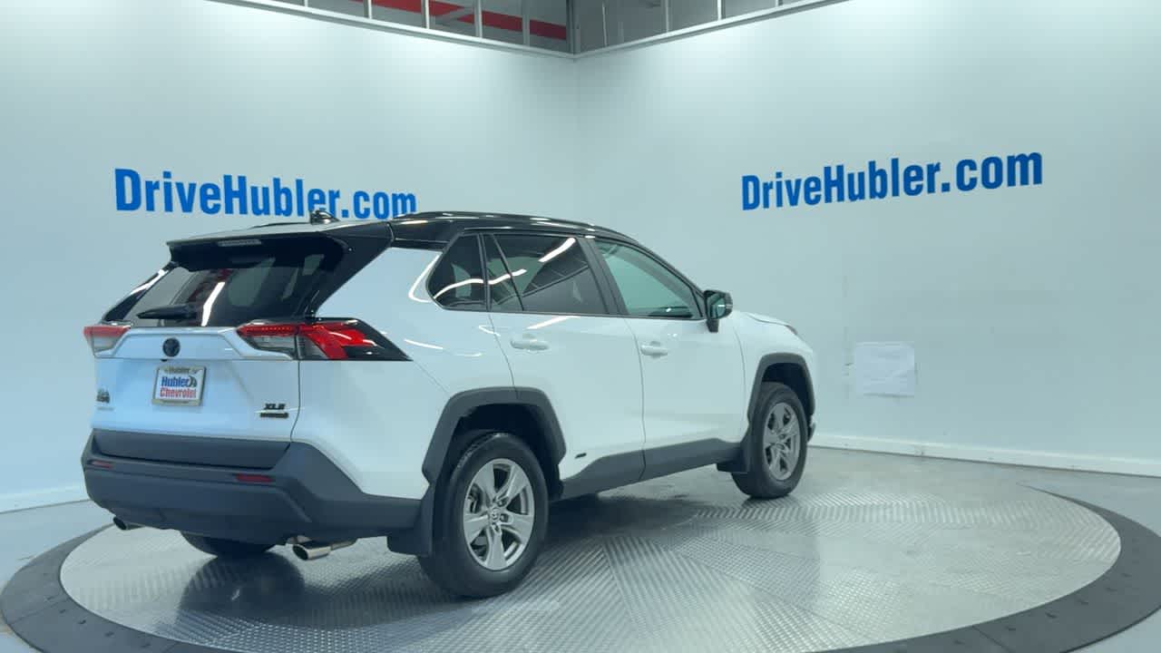 2024 Toyota RAV4 Hybrid XLE photo 2