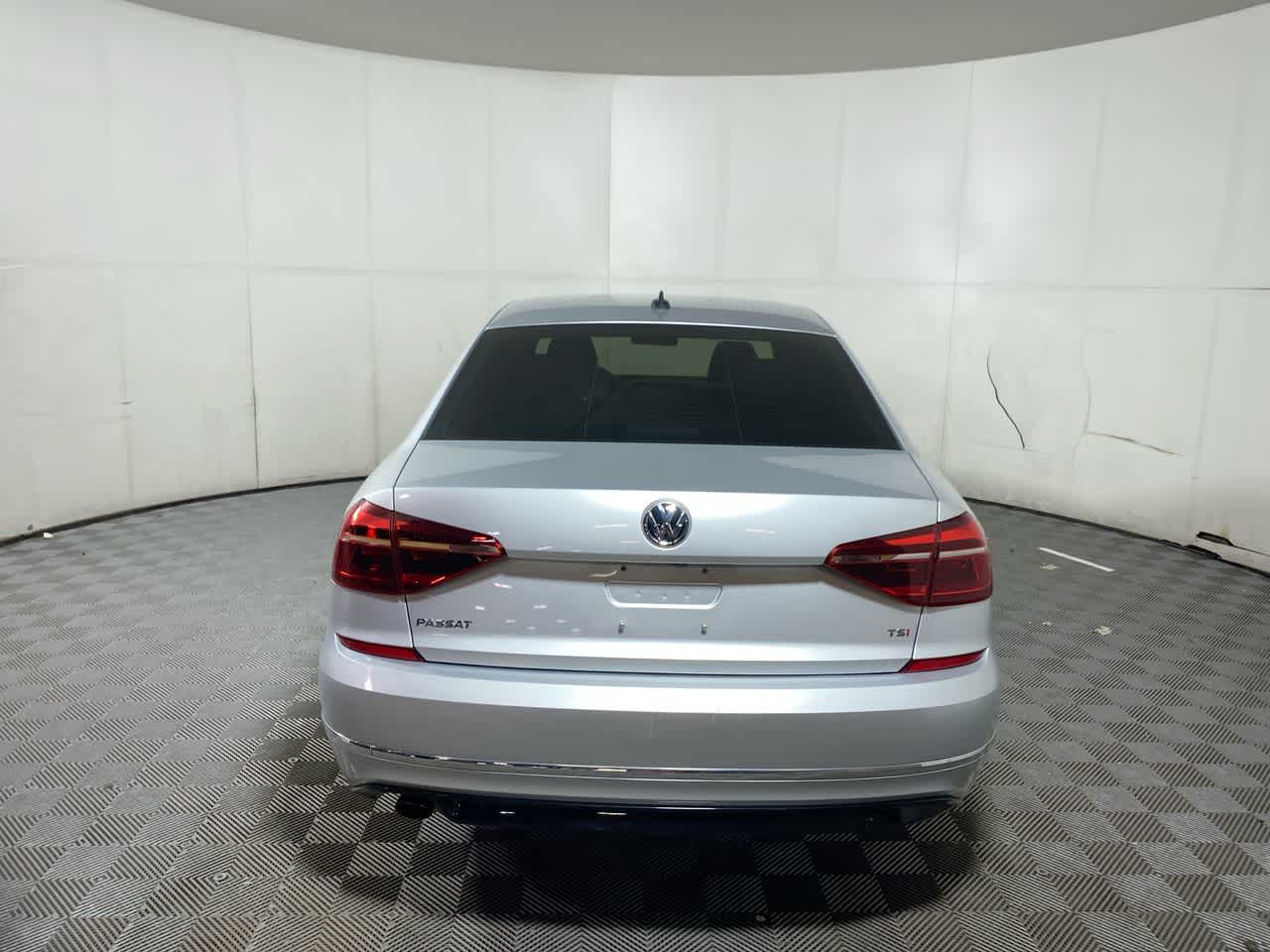 2018 Volkswagen Passat 2.0T S photo 2