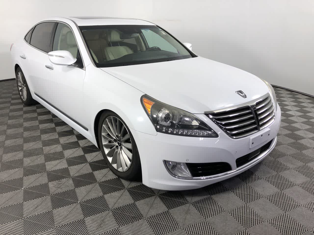 2015 Hyundai Equus Signature photo 2