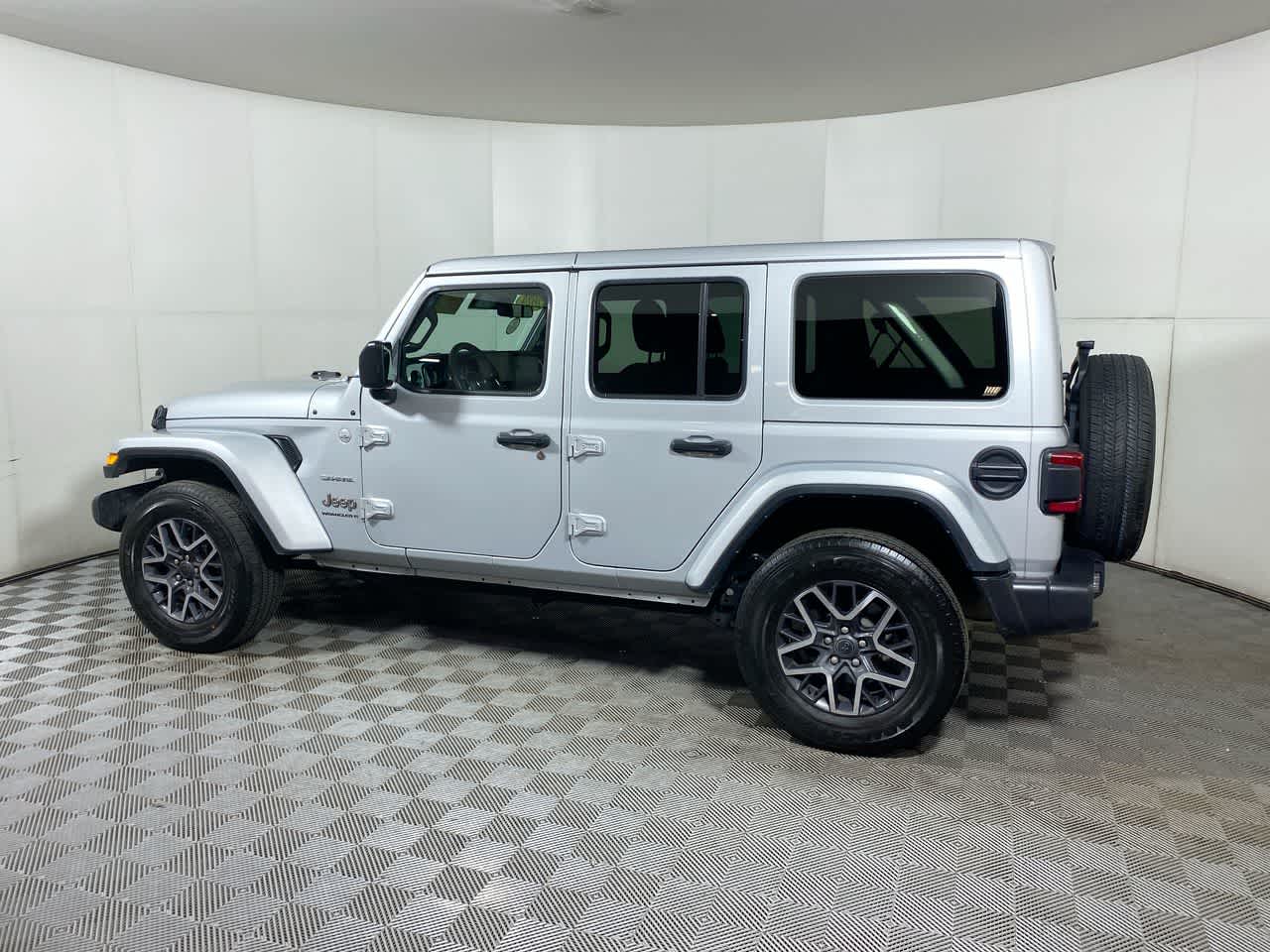 2024 Jeep Wrangler Sahara photo 4