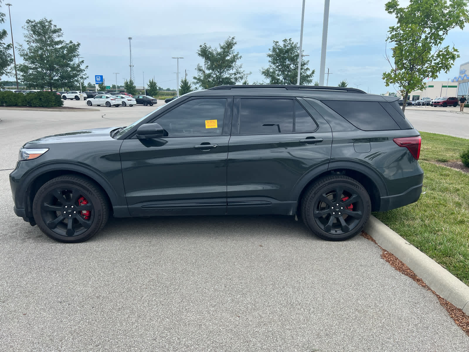 2022 Ford Explorer ST photo 2