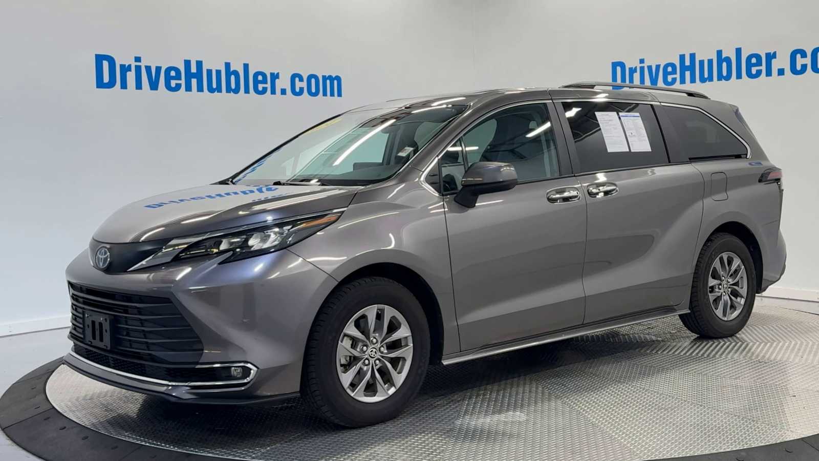 2024 Toyota Sienna XLE photo 4