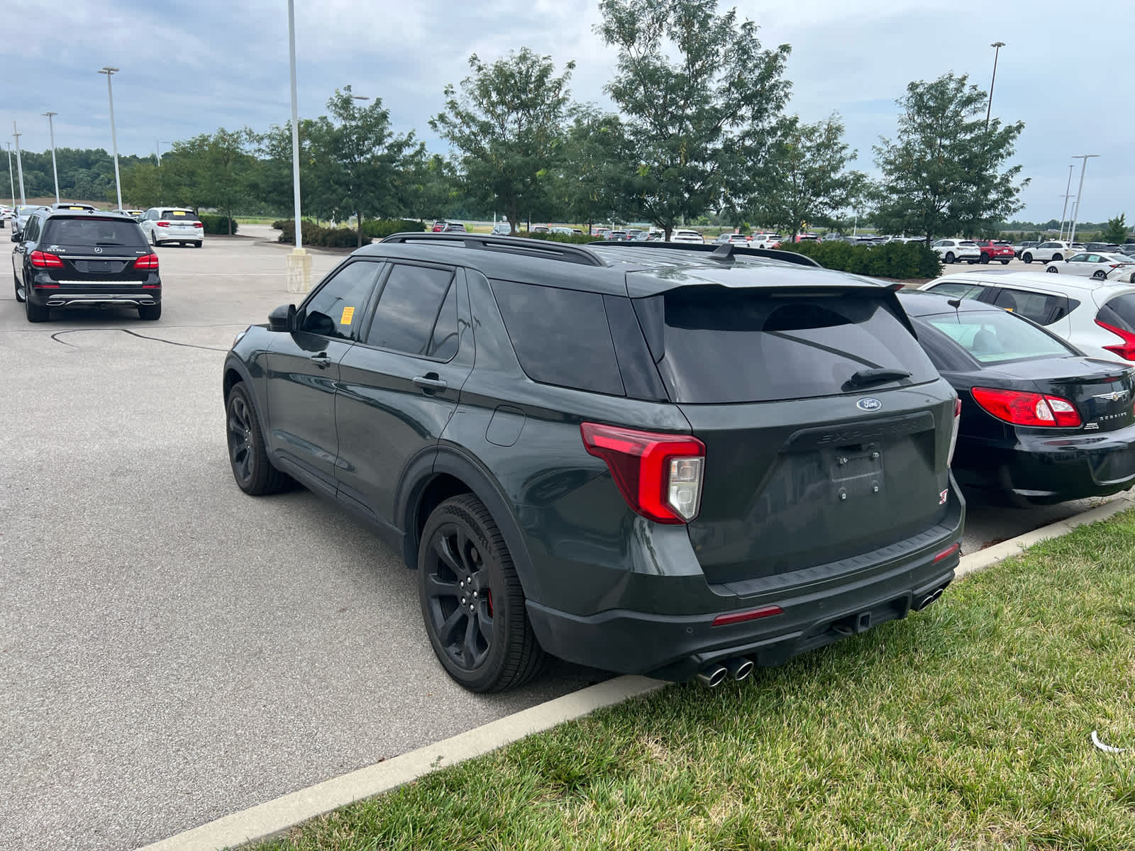 2022 Ford Explorer ST photo 3