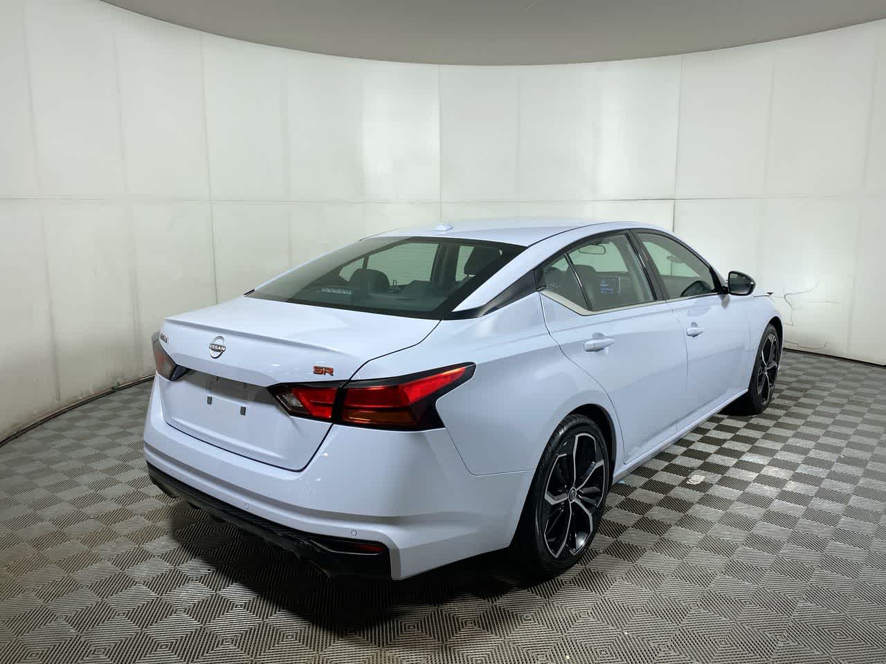 2024 Nissan Altima 2.5 SR photo 2