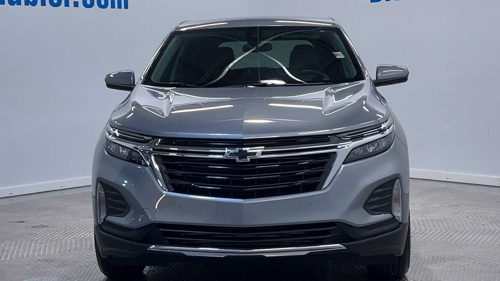 2024 Chevrolet Equinox LT photo 2