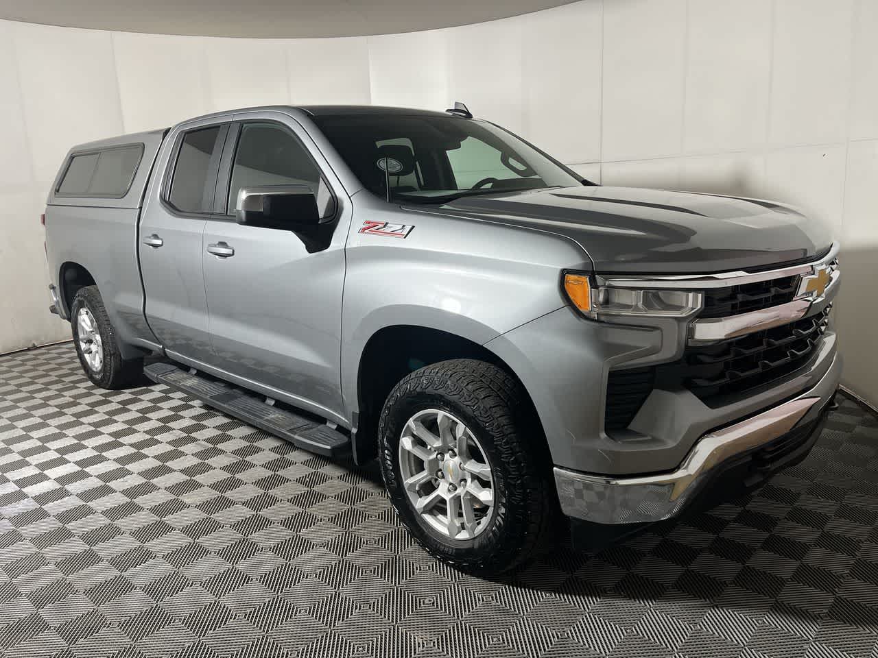 2024 Chevrolet Silverado 1500 LT photo 2