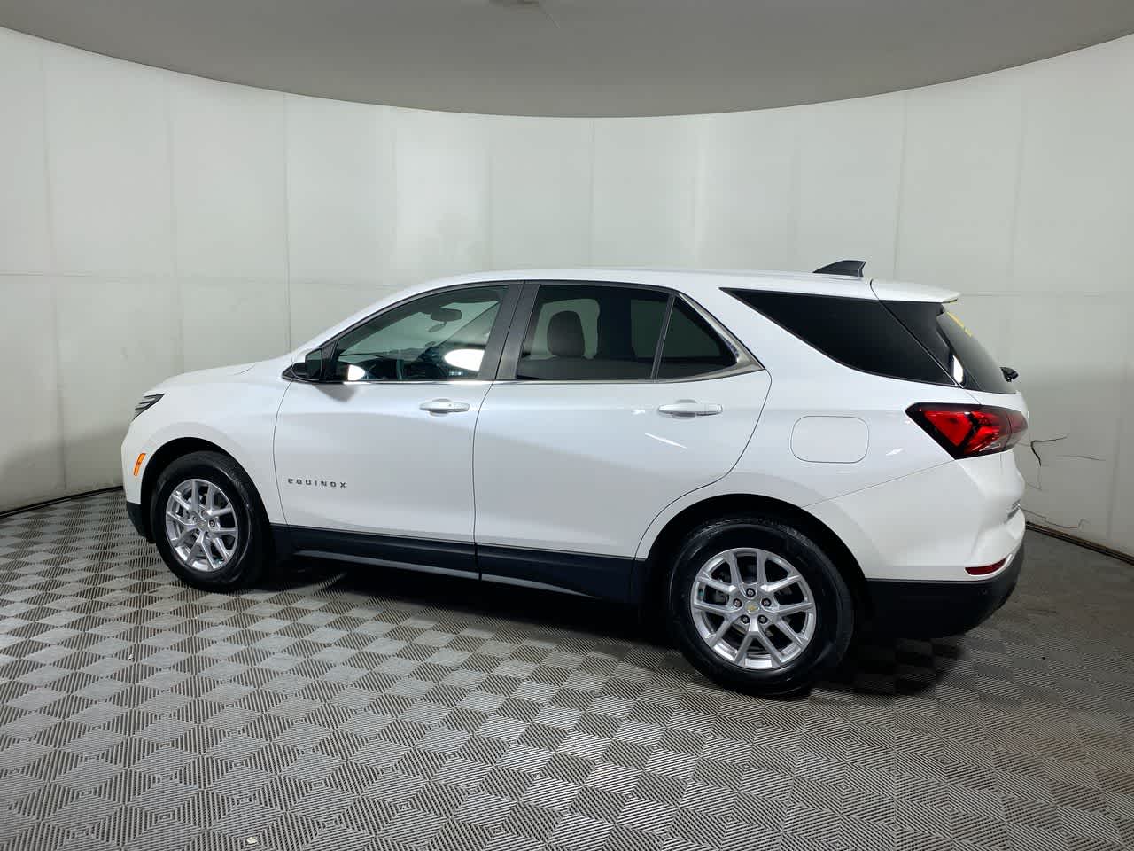 2022 Chevrolet Equinox LT photo 3
