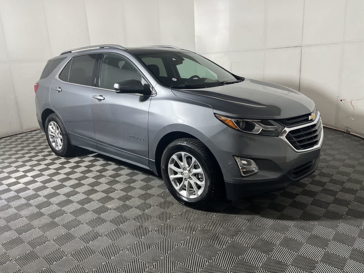 2018 Chevrolet Equinox LT photo 2