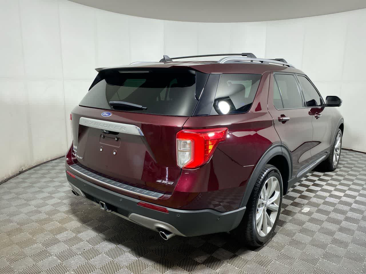 2022 Ford Explorer Platinum photo 2