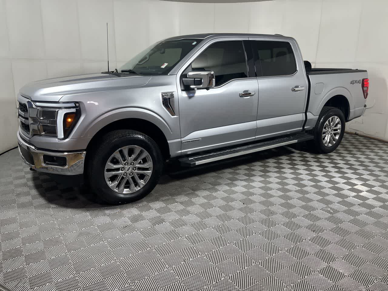 2025 Ford F-150 Lariat photo 4