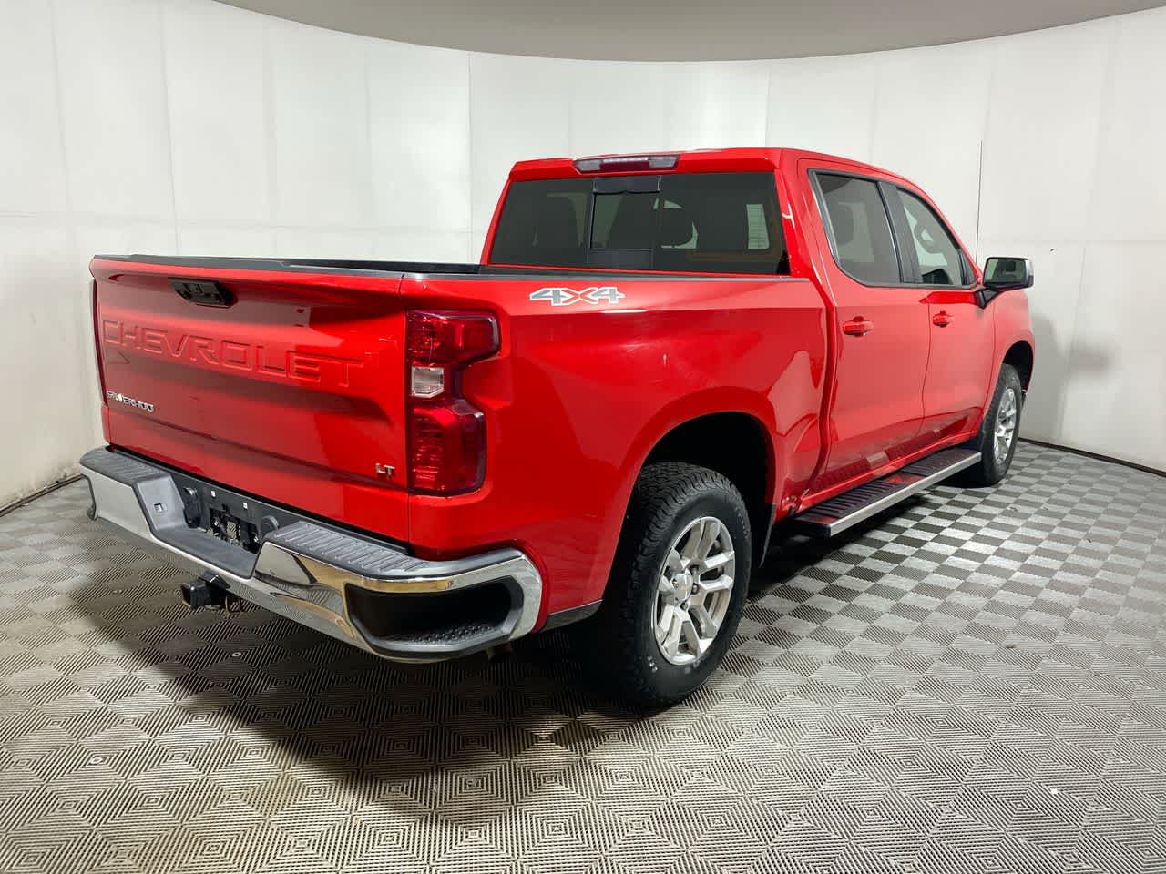 2022 Chevrolet Silverado 1500 LT photo 2
