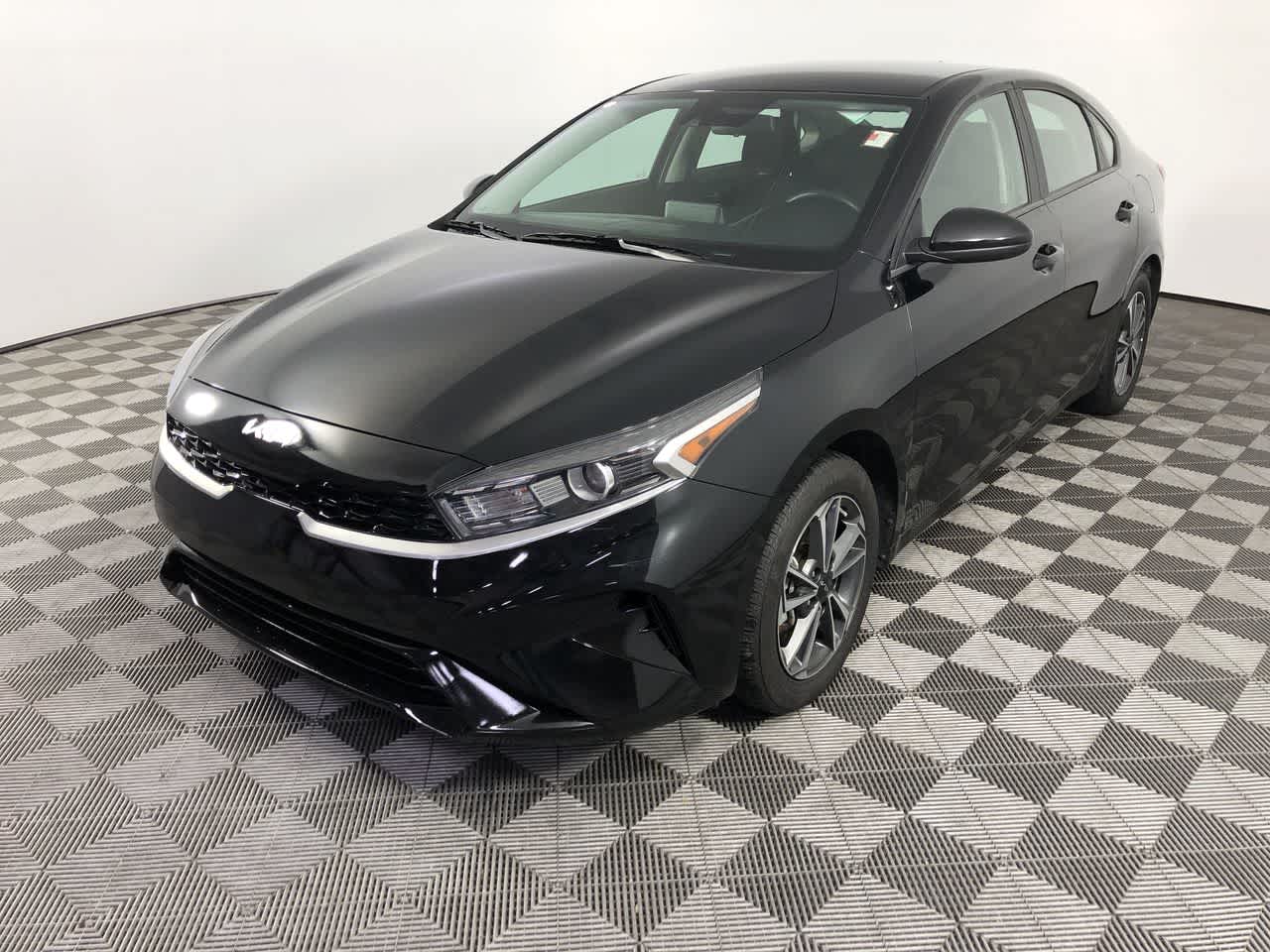 2024 Kia Forte LXS photo 2