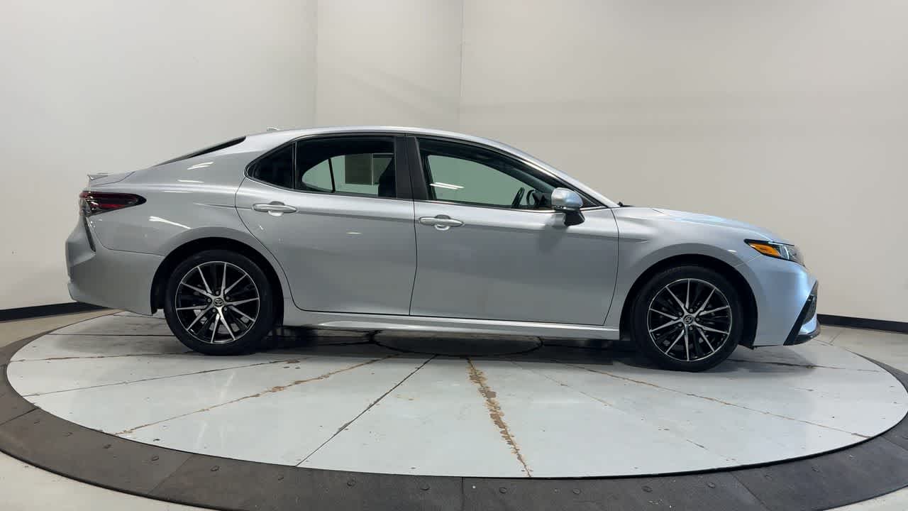 2023 Toyota Camry SE photo 4