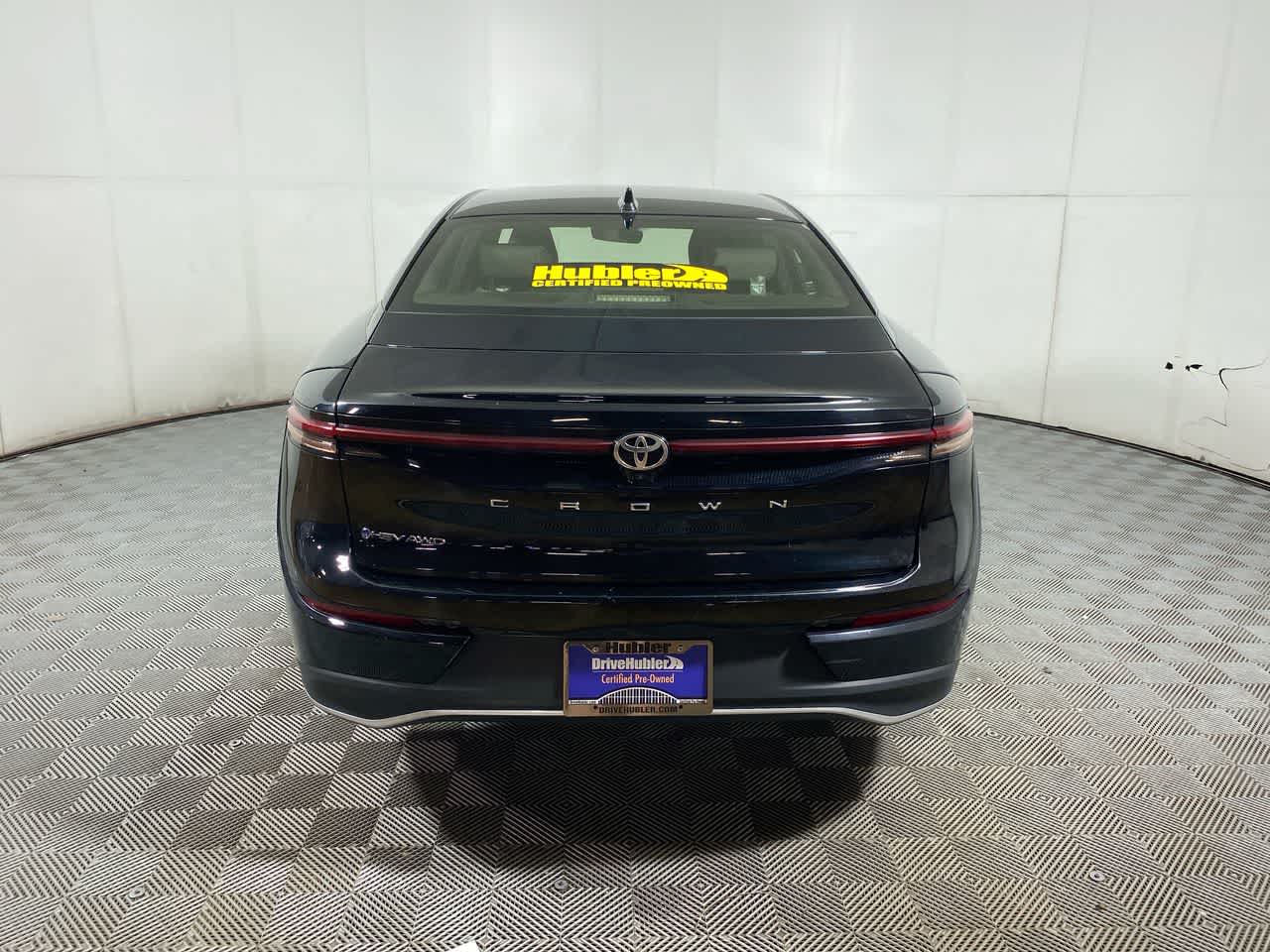 2024 Toyota Crown XLE photo 3