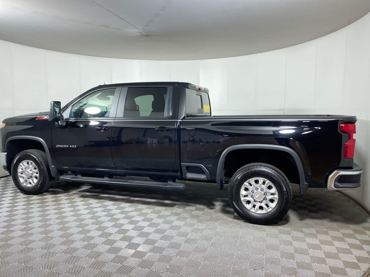 2025 Chevrolet Silverado 2500HD LT photo 3