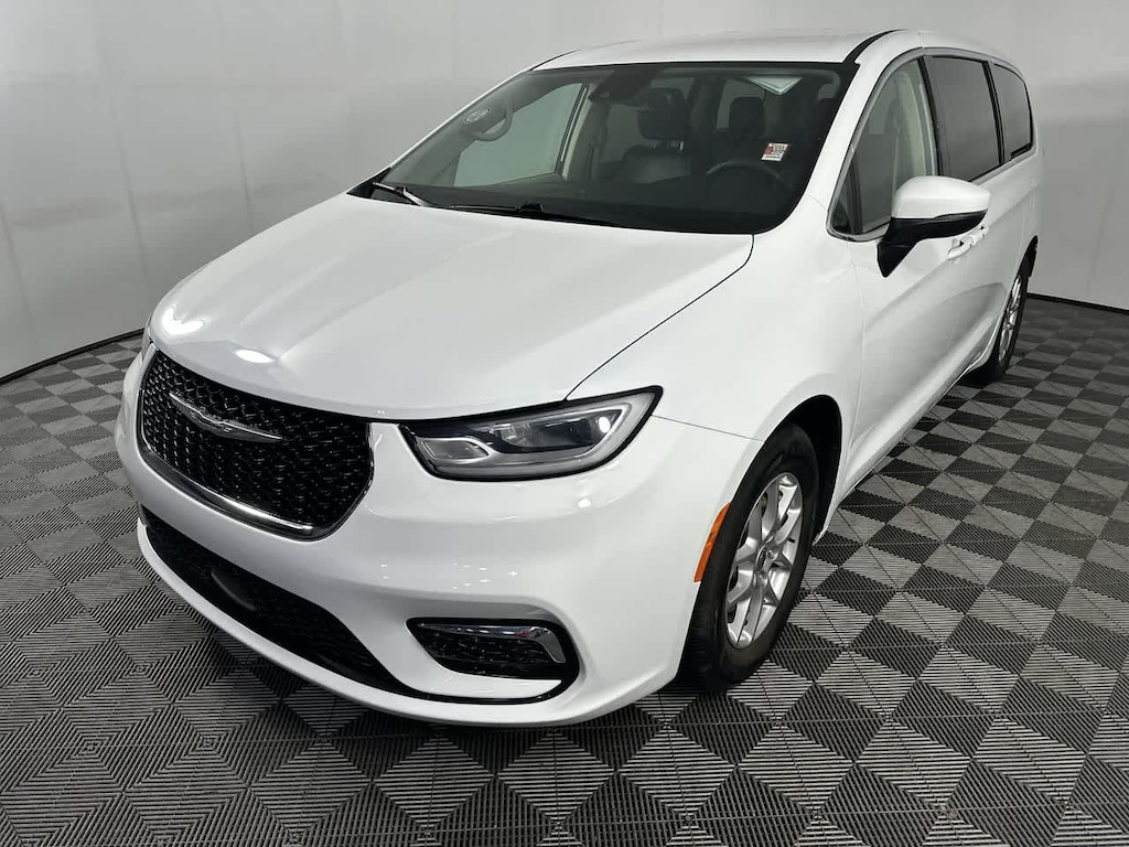 Used 2023 Chrysler Pacifica Touring L Van Passenger Van