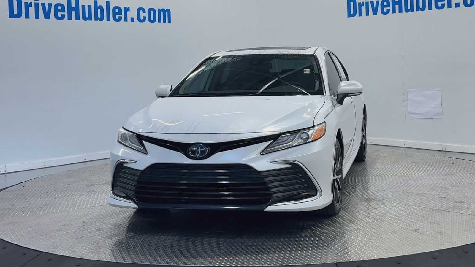 2022 Toyota Camry Hybrid XLE photo 3