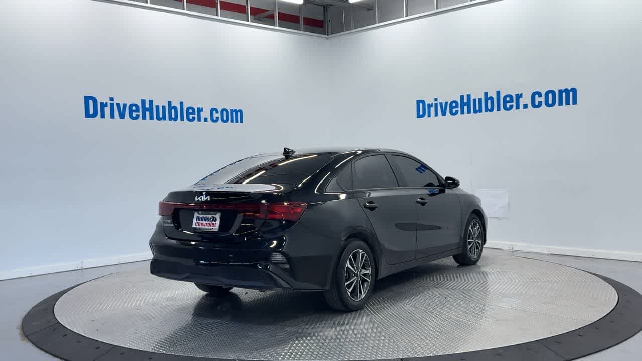 2023 Kia Forte LXS photo 2