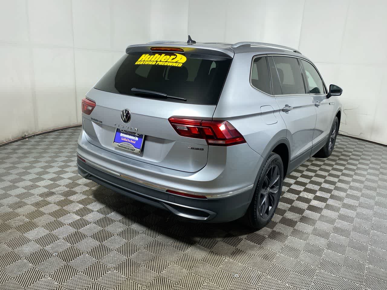 2022 Volkswagen Tiguan SE photo 2