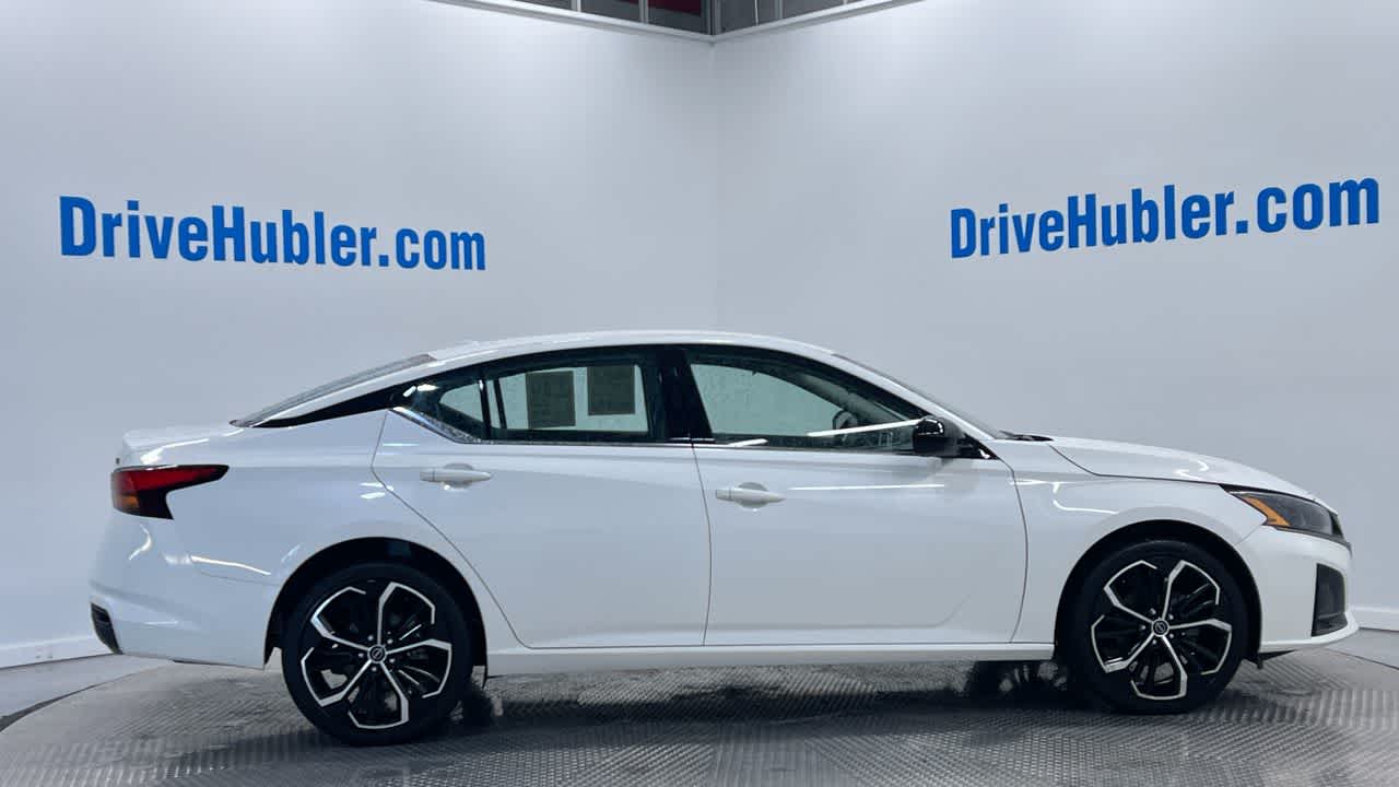 2024 Nissan Altima 2.5 SR photo 2
