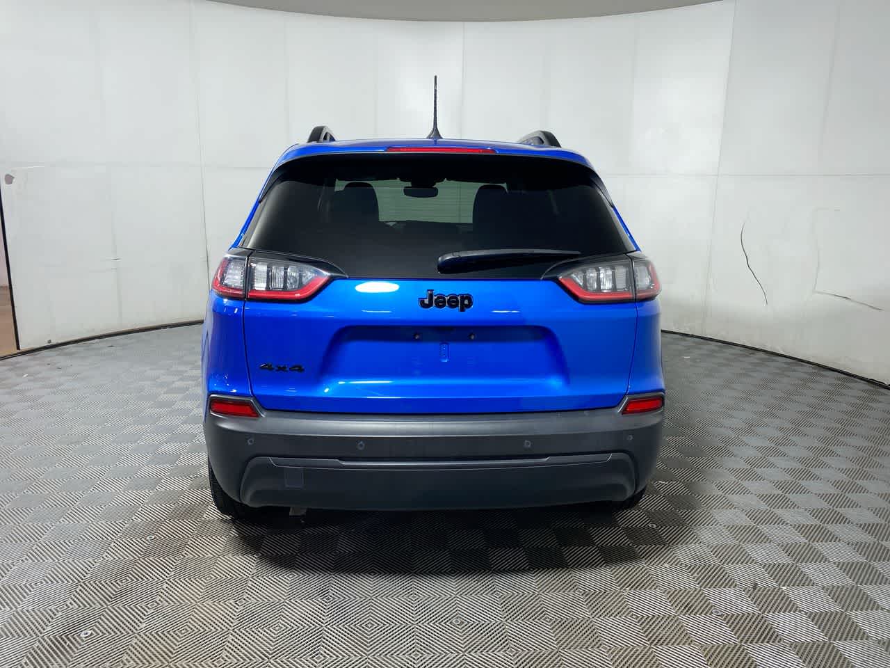 2023 Jeep Cherokee Altitude Lux photo 3