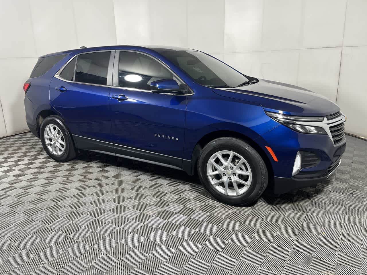 2022 Chevrolet Equinox LT photo 2