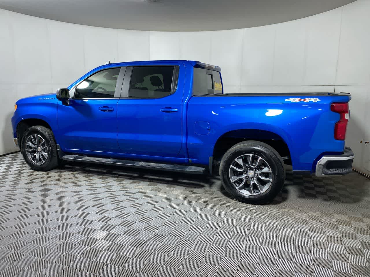 2024 Chevrolet Silverado 1500 LT photo 4
