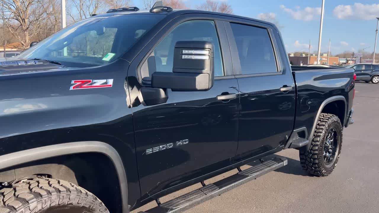 2024 Chevrolet Silverado 2500HD Custom photo 3