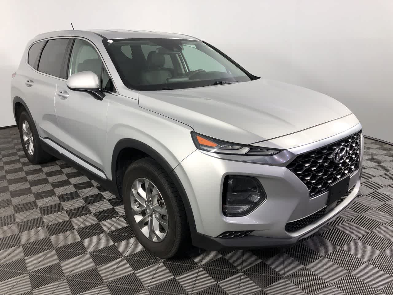 2019 Hyundai Santa Fe SE photo 2