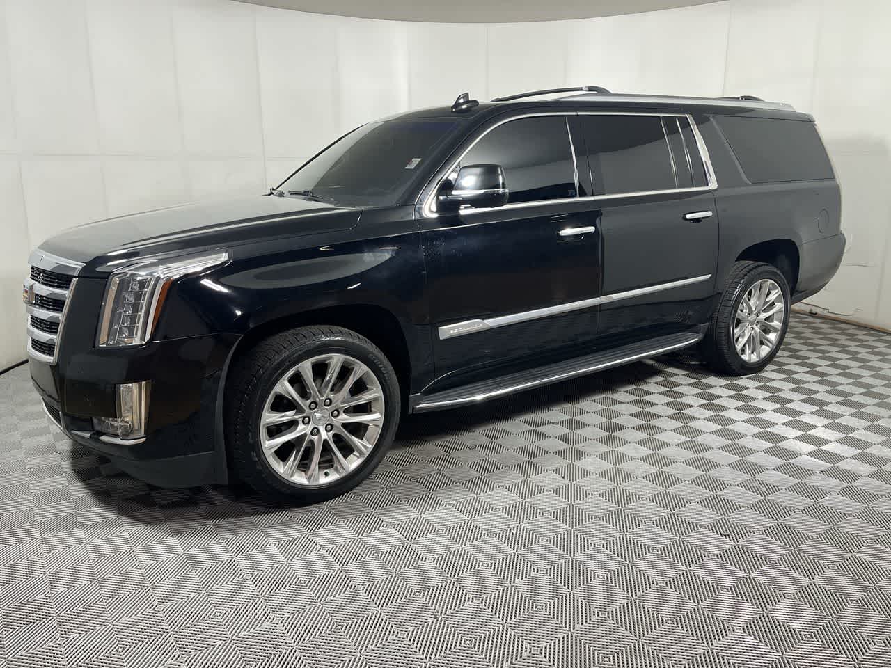 2018 Cadillac Escalade ESV Luxury photo 3