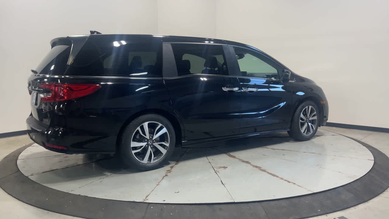 2023 Honda Odyssey Touring photo 3