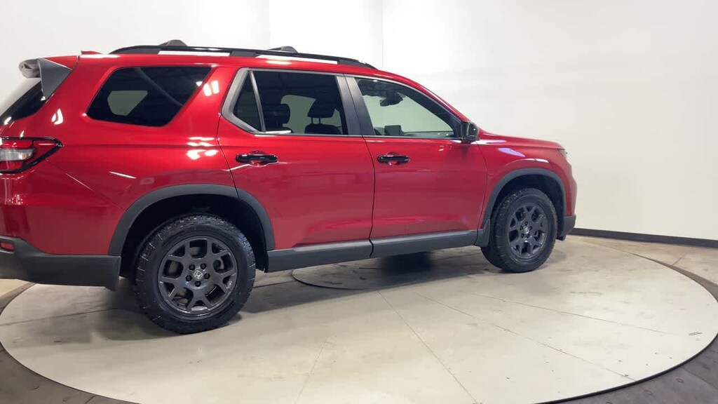 Used 2024 Honda Pilot TrailSport SUV